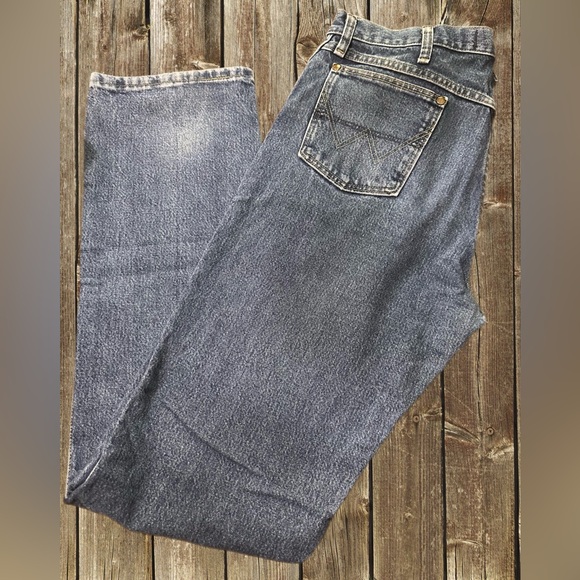 Wrangler “ George Strait“ Cowboy Cut Collection Blue Jeans - Picture 9 of 13